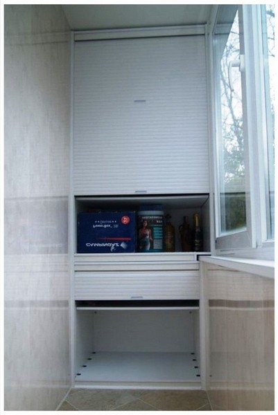 Дизайн шкафа на балкон с рольставнями фото 264