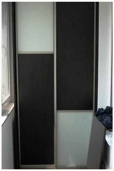 Контрастный шкаф купе для балкона фото 227