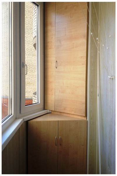 Угловой шкаф и тумбочка для балкона фото 430