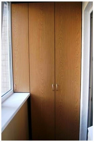 Встроенный шкаф для хранения на балконе фото 409