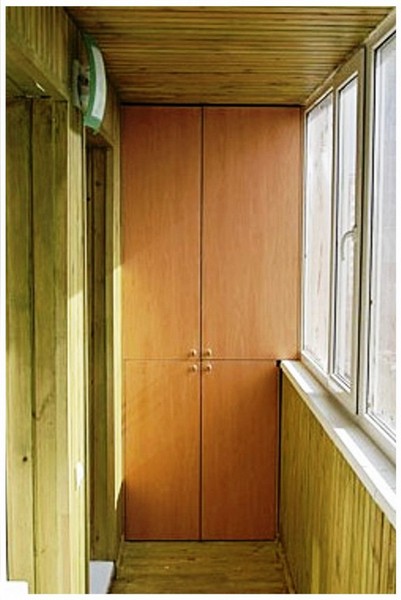 Шкаф для хранения на балконе встроенный фото 362